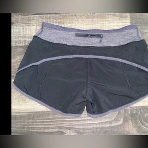 Lululemon black and heather gray shorts size 6